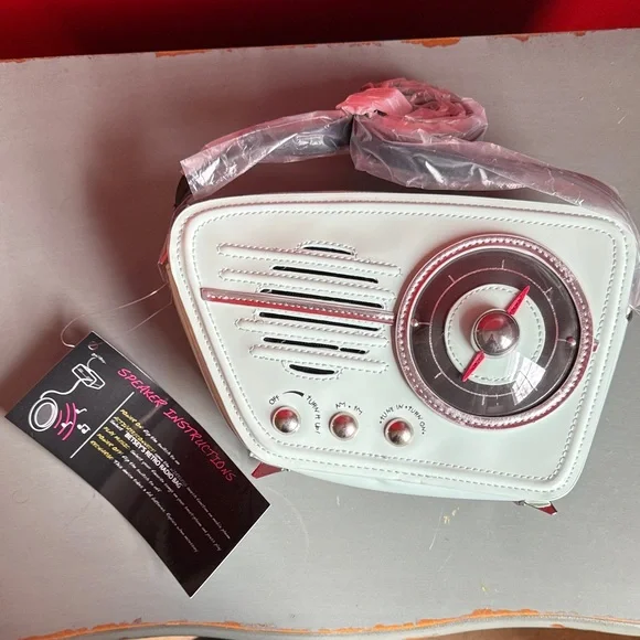 Betsey Johnson Mint Green Crossbody Bag - Picture 3 of 3